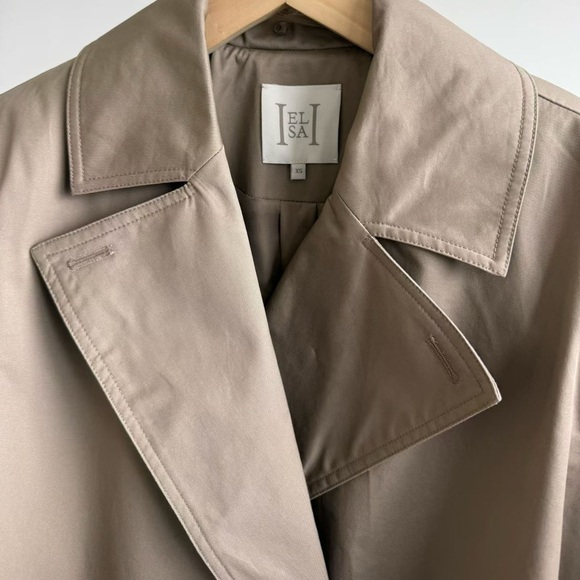 Helsa Short Bubble Hem Trench in Stone S - Picture 7 of 13
